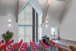 Sonderform Lamellenvorhang in der Kirche